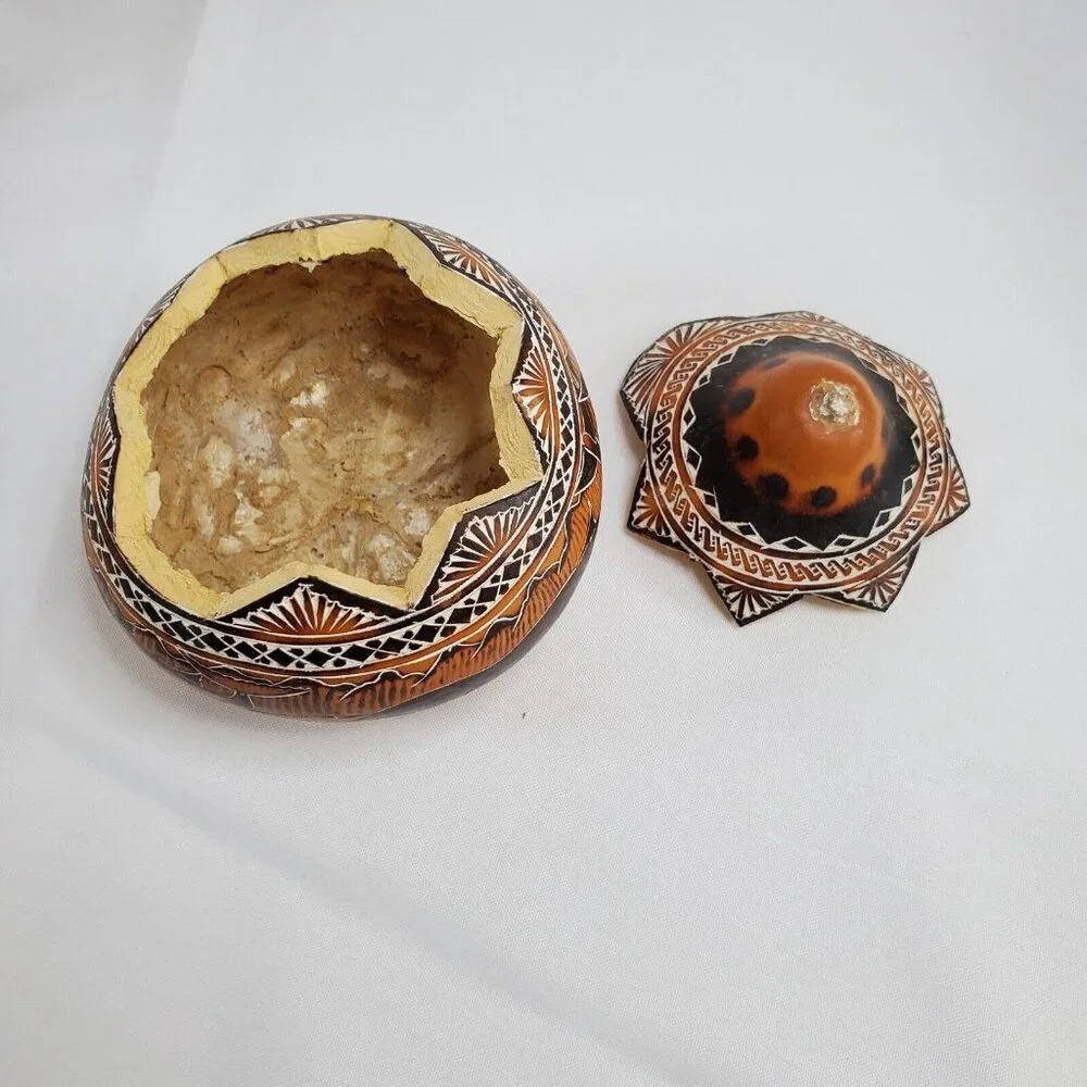 VTG Peruvian Folk Art Hand Carved Gourd w/Lid Trinket Box Whales Fish Sea Life - Picture 16 of 16